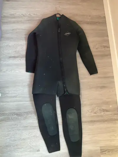 Fits a women’s large or size 12. Men’s medium. I had the jacket taken in at the top because this was...