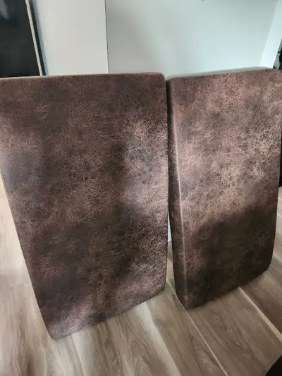 I have a dinette cuhsions, they are in great condition, brand new never used - leather look covers t...