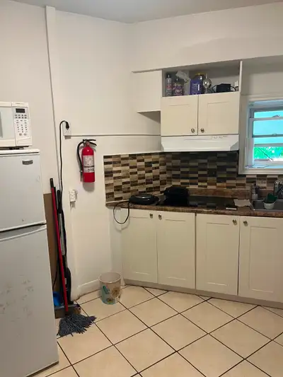 BRIGHT AND CLEAN 1 BEDROOM APARTMENT FOR RENT