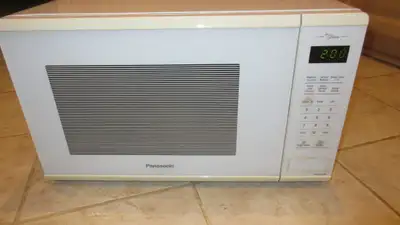Panasonic mid sized 1.3cuft countertop microwave, View more