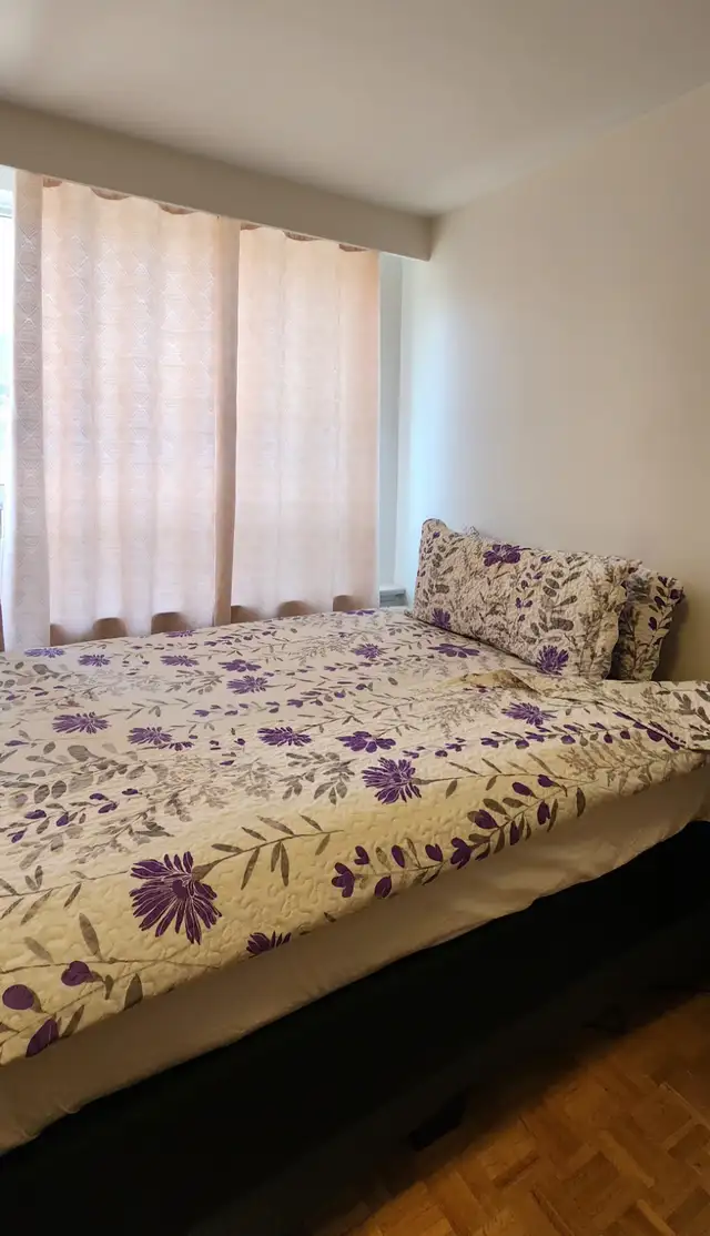 Queen size Bed for Sale – Clean & Comfortable in Beds & Mattresses in City of Montréal - Image 3