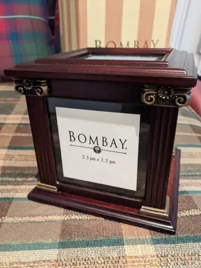 Bombay Classic Photo Cube - never used... has literally been in the box for over 20 years. Bought fo...