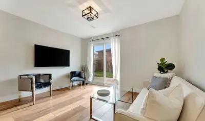 Beautiful fully renovated 1 bedroom, 1 bathroom unit available for rent. This modern space features...