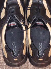 Ladies Ecco leather golf shoesMint/barely used Ladies 9 $45