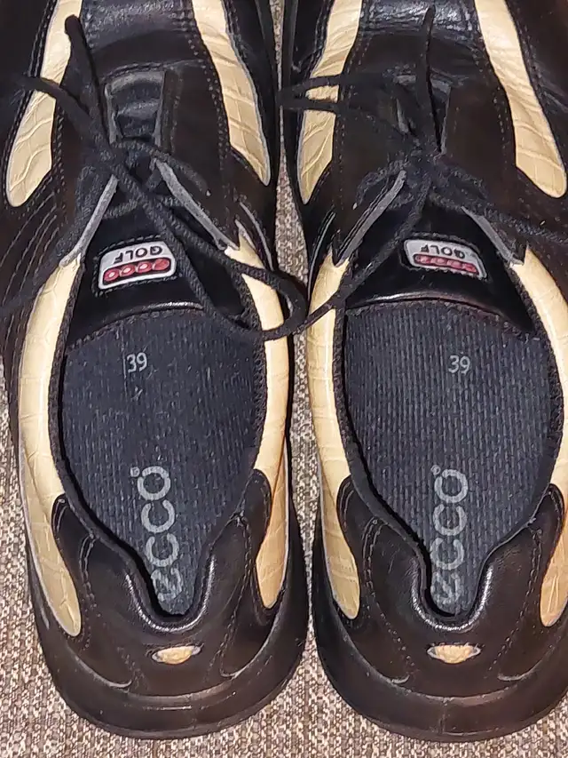 Ladies Ecco leather golf shoesMint/barely used Ladies 9 $45 in Toys & Games in Calgary - Image 2