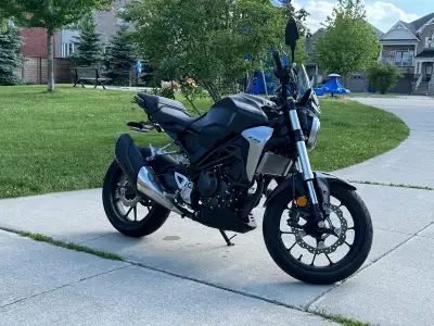 Immaculate condition 2019 Honda CB 300R 1,108kms on it. Freshly serviced. Oil change and new battery