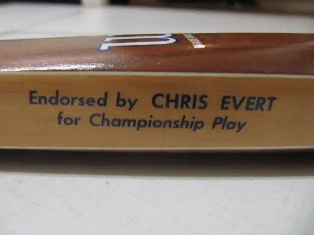 Wilson Chris Evert Autograph Speed Flex Tennis Racket Circ 1960s in Arts & Collectibles in Mississauga / Peel Region - Image 7