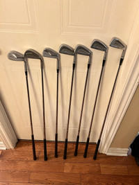 Lot de 7 fers de golf droitier // 7 righty irons golf clubs