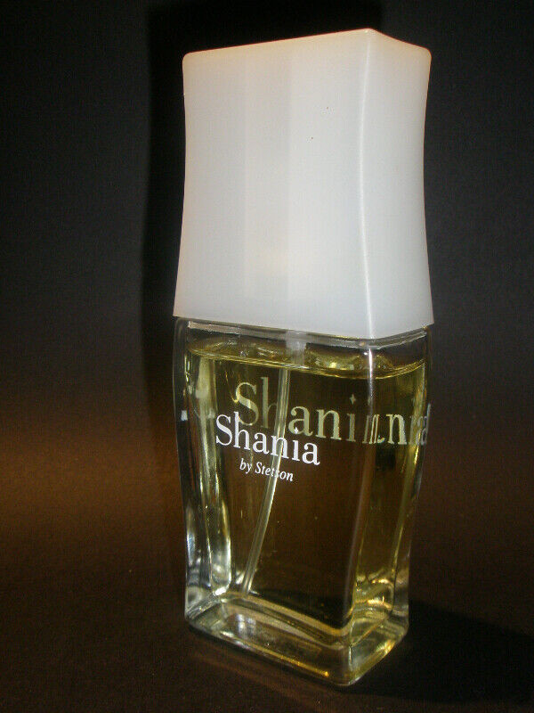 Parfum SHANIA par Stetson pour dame,eau de toilette,vap.,30ml. dans Art et objets de collection  à Trois-Rivières