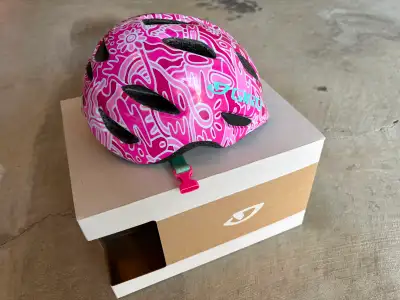 The kids' Giro Scamp II Helmet is designed to provide exceptional protection and enduring comfort fo...