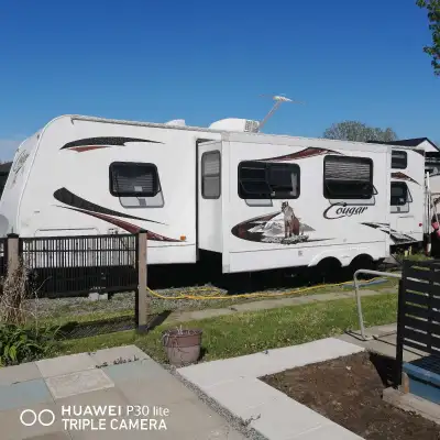 Roulotte, situé au Camping Le Marquis, le terrain est payé jusqu'au 15 sept 2026. Deux chambres ferm...