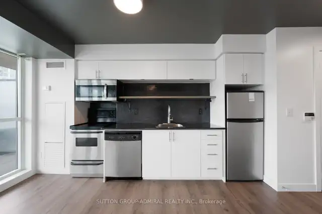 Studio apartment in Liberty Village with Huge Balcony63860084055553124