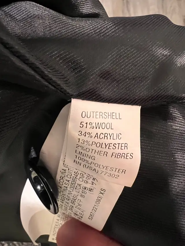 Winter Coat (women)- Wool- Black- size XS - Zara - Like New in Women's - Tops & Outerwear in Kitchener / Waterloo - Image 5