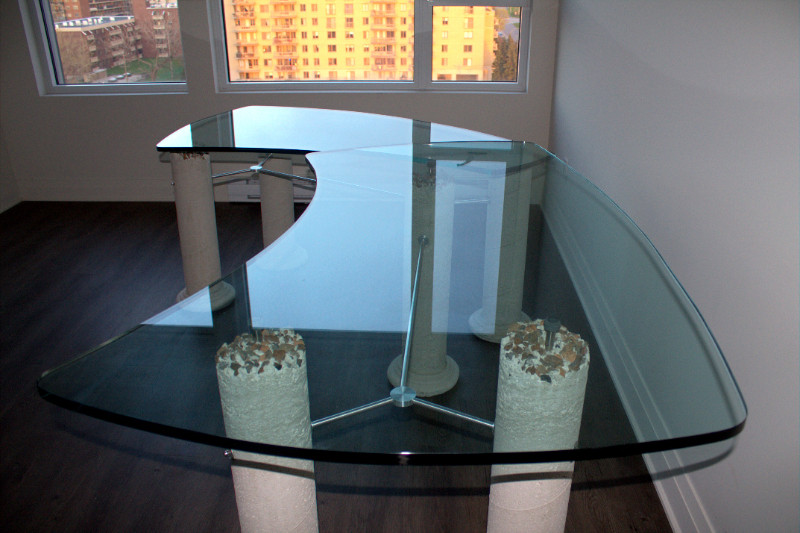 Modern desk Computer Bureaux Ville de Montréal Kijiji