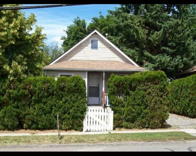2 bdrm lower easthill. F/S, W/D, N/S vaping, small pet ok. Utilities not included ,gas heat (approx...