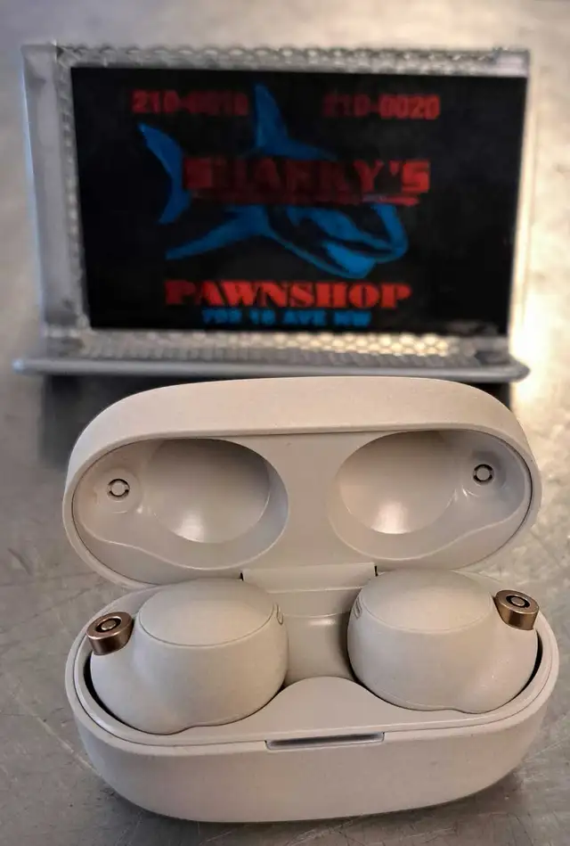 SONY WF100XM4 (28431002) in Headphones in Calgary - Image 2