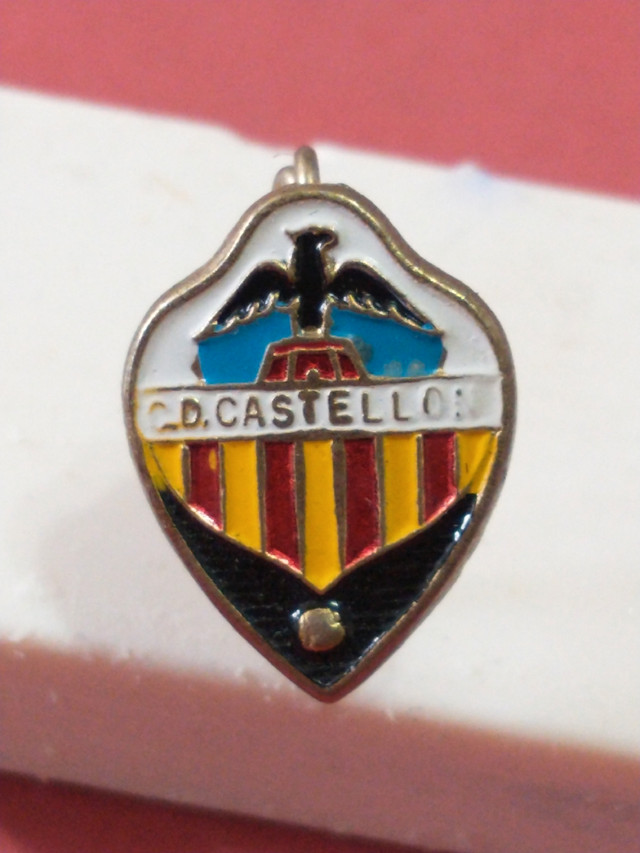 CD Castello Spanish football club lapel pin in Arts & Collectibles in City of Toronto