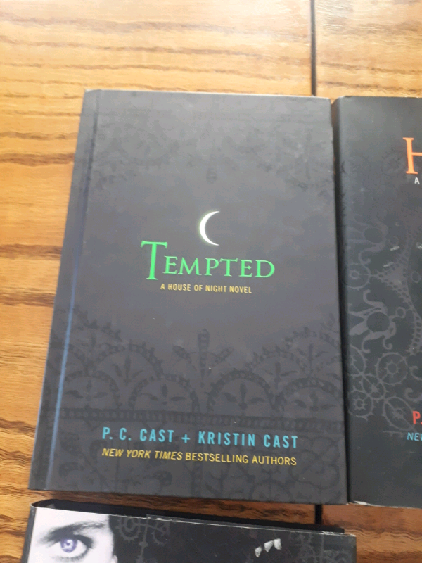 A House Of Night Novel Book Lot 5 By P.C. Cast & Kristin Cast in Fiction in Oakville / Halton Region - Image 9