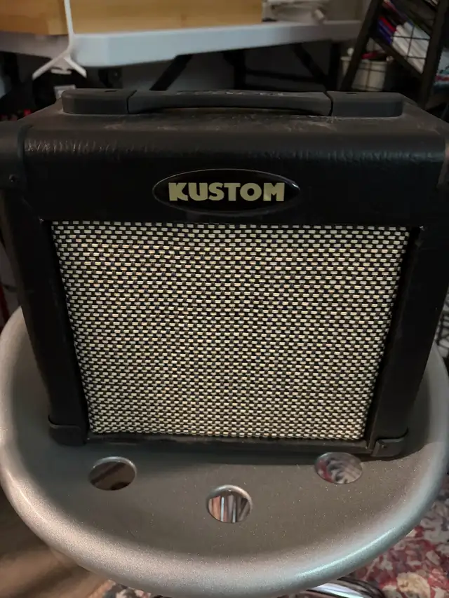 Vintage Korean Squier Stratocaster + Gig Bag + Kustom Amp in Guitars in Brantford - Image 7