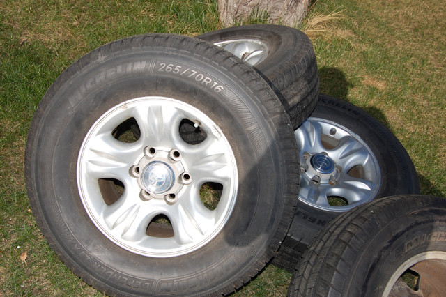 Factory Toyota rims and tires 265 75 16 in Tires & Rims in Kamloops - Image 2