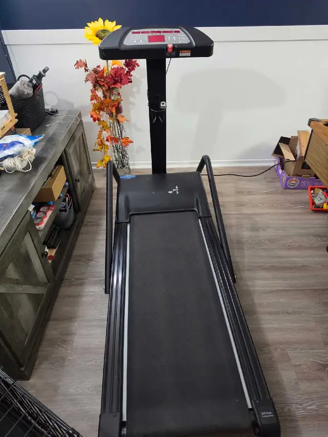 Treadmill in Other in Ottawa - Image 3