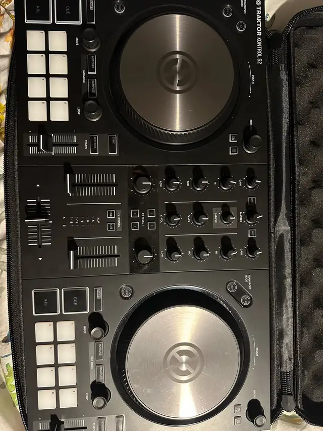 Native Instruments Traktor S2 MKIII DJ Controller  in Performance & DJ Equipment in Calgary - Image 2