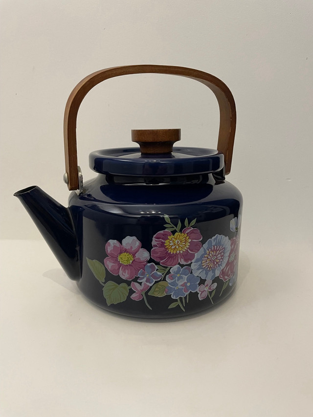 Vogue Collection Deep Blue Floral Tea Pot Kettle w/ Wooden Handl in Kitchen & Dining Wares in Oshawa / Durham Region