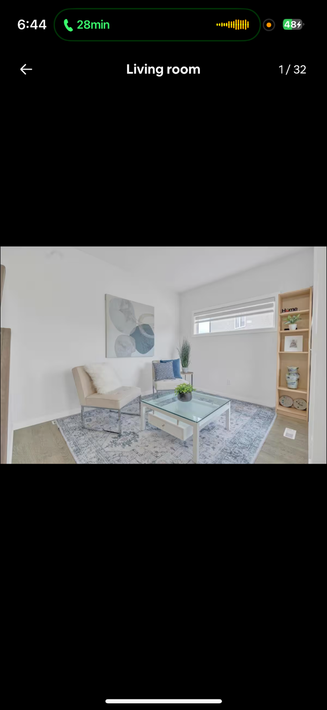 Spacious 4-Bedroom Family Home Overlooking the Lake in Manitoba in Canada - Image 10