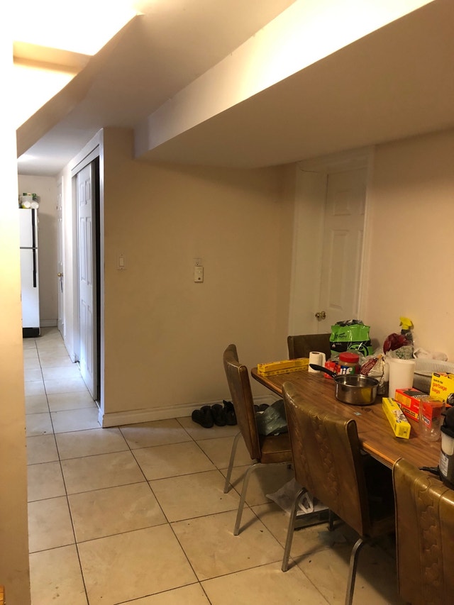 Basement room (with private bathroom) near McMaster University Room