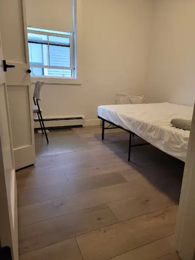 Please introduce yourself and if your a student, working etc. No room sharing, pets, drugs, smoking,...