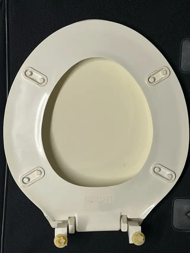 Beneke 880 toilet seat in Bathwares in Winnipeg - Image 3