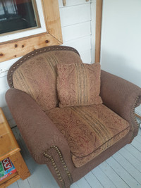 Sofa deux place et chaise. (NEGO)
