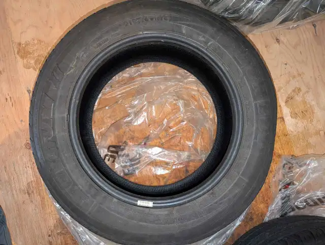 Good conditioned Dunlop all seasons tires without rims for sales in Tires & Rims in Mississauga / Peel Region - Image 4