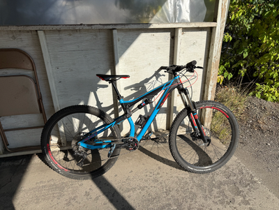 2016 Scott Genius 750 Mountain Bike (Size Small): - Full suspension - 27.5’’ wheels - Dropper post i...