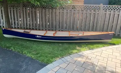 Swift Kipawa Fiberglass Canoe, 16.5 ft in excellent condition with a few minor scratches. Double lin...