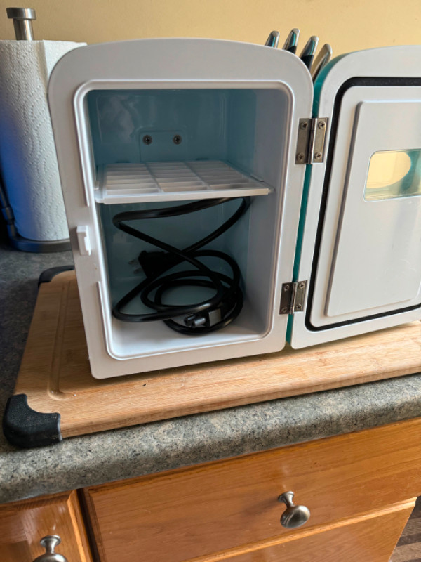 Koolatron mini fridge in Refrigerators in Cambridge - Image 2