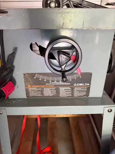 I'm selling a Delta 10-inch contractor table saw. This saw is a reliable tool for any woodworking en...