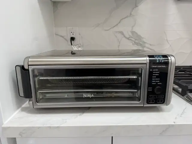 3 Month Old Ninja Foodi 8-in-1 Digital Air Fry Oven in Toasters & Toaster Ovens in Mississauga / Peel Region - Image 5