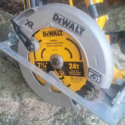 DEWALT 20V MAX XR BRUSHLESS CORDLESS 7 1/4in CIRCULAR SAW, View more