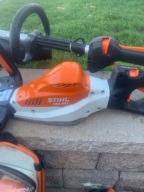 STIHL BATTERY LANDSCAPING PACKAGE in Lawnmowers & Leaf Blowers in Belleville - Image 3