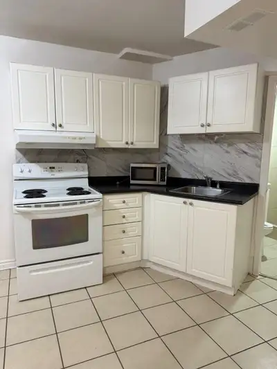 BACHELOR BASEMENT BRAMPTON - AVAILABLE!