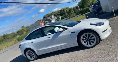 Beautiful car with white seats! Windows tinted! 19’’ Sport Wheels! 4 seasonal + 4 winter rims! Stand...