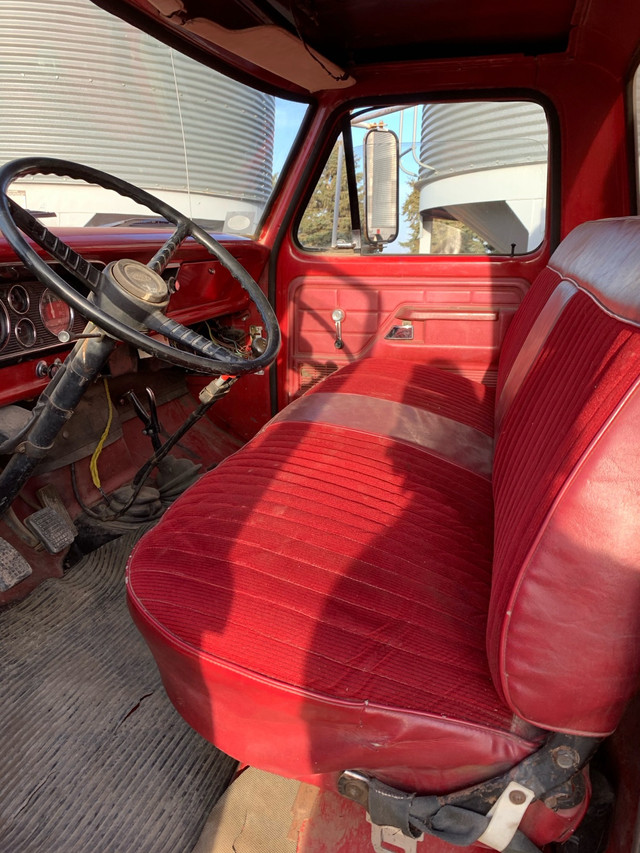 Ford F600 in Farming Equipment in Saskatoon - Image 4