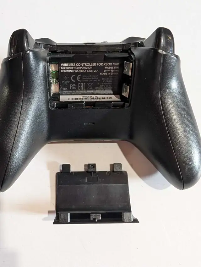 Xbox One Wireless Controller Black Model 1708 Bluetooth 585553068468490245