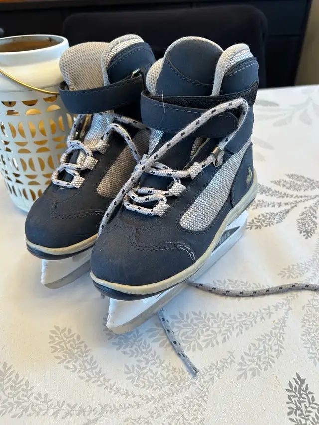 Kid’s Softec skates  in Skates & Blades in Ottawa - Image 2