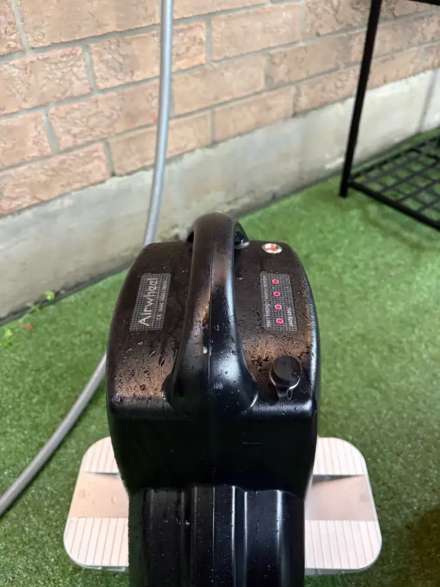 Airwheel. battery powered unicycle. Trade for scooter in Hobbies & Crafts in Barrie - Image 3