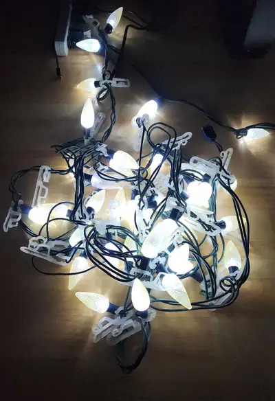 Brighten up any space with these charming Christmas lights, featuring 35 bulbs along a 22-foot strin...