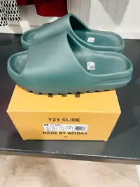 Yeezy Slides Size 10 New