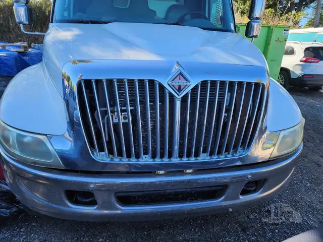 2003 International 4300 in Heavy Trucks in Hamilton - Image 4