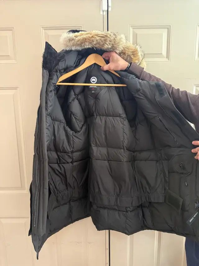 Medium Canada Goose Expedition Parka in Men's in Calgary - Image 5